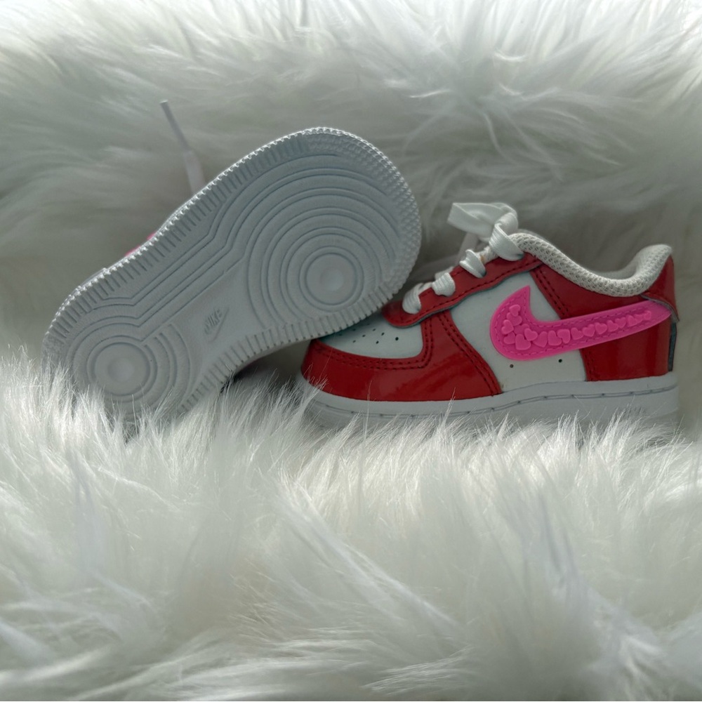 Nike Kids Sneakers in Red and Pink